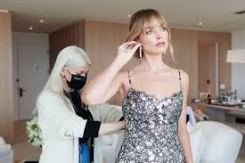 House, which she's selling for $3.475 million (photos) margot robbie is finally selling her former home after moving into an exclusive neighborhood a couple. How Margot Robbie Got Ready For The 2021 Oscars Vogue