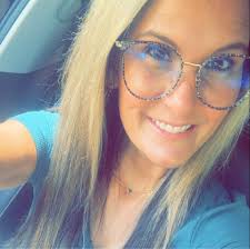 Home sweet home... and it snowed!! It wasn't a lot but it was just enough  to still be magical, especially in the garden! ❄️