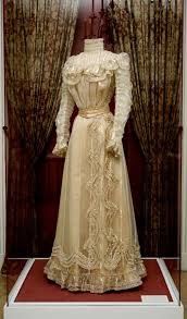 Angela mombers das ganze erstaunlich kostüm von elisabeth von österreich finden sie unter angela. Gown Owned By Empress Elisabeth Of Austria Historical Dresses Victorian Fashion Vintage Gowns