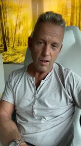 See more of schobert norbi hivatalos oldala on facebook. Schobert Norbi Reagalt A Vagosulyos Interjura Utaltam Magamon A Csimpanz Csocsoket Liner Hu