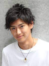 面長 髪型 メンズ特集 前髪やサイドのアレンジで輪郭をカバーした男性のヘアスタイルを厳選紹介 メンズファッションメディア otokomae 面長 髪型 ヘアスタイル 面長 ヘアスタイル