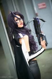 Huntress Birds Of Prey Cosplay Cosplay Fae La Blanche As Dc Comics Wonder Girl Huntress Huntress Cosplay Cosplay Woman Dc Cosplay