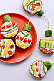 Set aside fro the holidays your best crackers and sausages. 13 Cute And Healthy Christmas Snacks For Kids