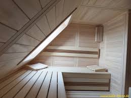 Realisierung Einer Sauna Unter Einer Dachschrage In Der Auch Ein Fenster Integriert Wurde Auch Dachfenster Dachschrage De Kurmittelhaus Dach Dachschrage