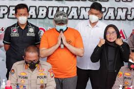 Kali ini, rhoma mengaku hanya akan memberikan dukungan doa untuk ridho agar kuat menjalani proses hukum. Akui Masih Kecanduan Narkoba Ridho Rhoma Minta Maaf Pada Rhoma Irama