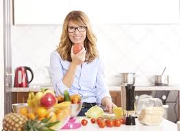 Apabila anda memiliki waktu tidur yang tidak teratur, justru hal ini akan membuat berat badan anda semakin naik. 7 Tips Diet Untuk Menurunkan Berat Badan Pada Perempuan Usia 40 Tahun Ke Atas Kumparan Com