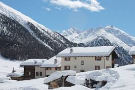 Delizia perché per gli appassionati non c'è niente di più bello del trascorrere il capodanno in montagna, quando i paesini si illuminano di mille luci e l'atmosfera è davvero magica. Appartamenti E Case Vacanza A Livigno Da 20 Hundredrooms 2019