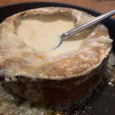 Manger Du Fromage A La Cuillere Ca C Est Un Vrai Truc De Confinement Et Pour Vous Dire De Penser A Acheter Des Fromages De Savoie Food Desserts Pudding