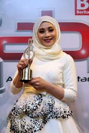Yg betina muka tak semengah ni pun mengenyam mata duitan… Faikan Permohonan Cerai Terhadap Suami Ini 10 Fakta Lain Mengenai Adira Suhaimi Media Hiburan