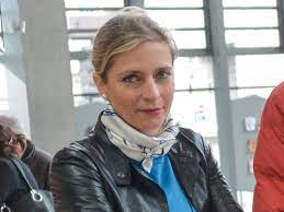 Heureux de voir que les lignes bougent enfin sur les purificateurs. Charlotte Wauquiez La Biographie De Charlotte Wauquiez Avec Voici Fr