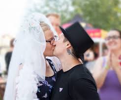 Ferjenčík na fóru označil tento podnět dva měsíce před volbami za mimořádně nešťastný. Oslov Poslance Jsme Fer