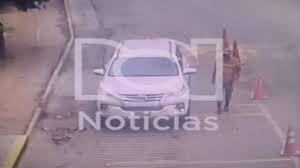 Según el medio norsantandereano, el terrorista habría permanecido en el batallón unas 2 horas y 15 minutos, que le dio tiempo para mover el carro de lugar en dos oportunidades, primero, frente al dispensario médico y luego en cercanías a las oficinas de inteligencia y de la estructura de apoyo de. E4o7wgtsdlrjim