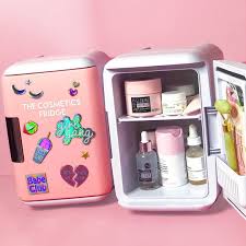 The Cosmetics Fridge Cosmo 2 0 Super Adorable Beauty Fridge Kamerinrichting Huid Cadeautjes