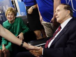 Bob dole was a candidate running against bill clinton for president. Bob Dole Returns To Save Kansas For Jittery Gop Abc News