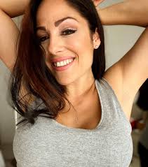 Recipe for good skin. Drink loads of water Rest well Invest in products  that soothe and take good care of your skin. Lipikar Oil Cleanser and Baume  are the dynamic duo. Have