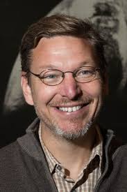 Reparto de À la recherche de Planète 9 (película 2022). Dirigida por Florence  Tran