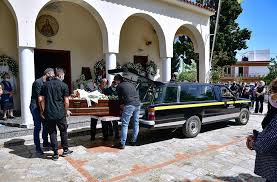Στη γαδα η ψυχολόγος της καρολάιν. Dolofonia Sta Glyka Nera Sparagmos Sthn Khdeia Ths Karolain Eikones Koinwnia Ant1 News