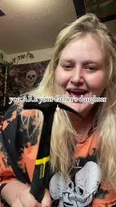 Randi Hammer's Instagram, Twitter & Facebook