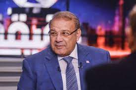 اعلن حسن راتب صاحب قناه المحور عن زواجه من جيهان لبيب مذيعه برنامج ضرب نار اثناء اجتماعه بمسئولى القناه وشهد الاجتماع هجوما عنيفا على المذيعه ومطالبة البعض بالغاء البرنامج. 6xlgbecognzoom
