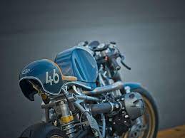 bmw has finally made a gorgeous bike that ll appeal to young riders besides adding a hand made titanium exhaust he removed the カスタムバイク bmw カフェレーサー bmw カスタム