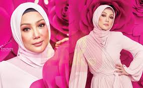 Erra fazira (born fazira wan chek) is a malaysian actress, singer, fashion model, tv host, film producer, as well as former beauty queen. Erra Fazira Nak Cari Calon Suami Boleh Mengaji Al Quran Bersama Sama Gempak