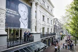 Op woensdag 21 juli kan het publiek van 11.00 uur tot 20.00 uur afscheid nemen van de vries, die afgelopen donderdag aan de gevolgen van een schietpartij overleed. Wej1zmyqndz0wm