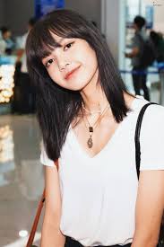 She was 19 when she debuted as a member in blackpink back in august 2016. Yg Entertainment Registra El Nombre De Lisa Como Marca