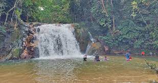 Wisata ini bisa menjadi referensi buat kamu yang ingin mencari tempat yang udaranya sejuk, pesona keindahan air terjunnya yang pasti membuatmu melupakan sejenak kepenatan dalam bekerja, banyak hal yang menarik dan perlu kamu. Segarkan Minda Di Air Terjun