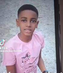 Si se pat komandan Samuel kite dil pèsòn patap kwè sa !! daprè Kòmandan  Samuel Chef Gang Izo achte Dròn pa yo pandan lap eseyel plizyè bandi  tonbe..Samuel tou voye yon gwo