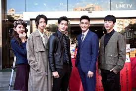 《history系列》（風格化為hist♂ry）是一部由臺灣 line tv 製作的bl 偶像劇。2017年至2019年間共製作三個季度、七個單元，分別為第一季的《my hero》、《離我遠一點》和《著魔》、第二季的《是非》和《越界》，以及第三季的《圈套》和《那一天》。 history官方亦於2020年11月公布第四季《近距離愛上你. History4 Close To You History4è¿'è·é¢æä¸ä½  Boyslove