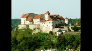 Burghausen ist wirtschaftlicher schwerpunkt südostbayerns und optimaler ansiedlungsstandort für industriedienstleister, handel und handwerksbetriebe. Imagefilm Der Stadt Burghausen Langversion Youtube