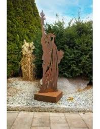 Große tierarten, wie hirsche oder löwen erheben sich majestätisch über ihren garten empor und vermitteln ein gefühl von erhabenheit und stärke. Lebensgrosse Figuren Manner Frauen Tiere Und Mehr In Edelrost Kaufen