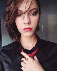 Ellie Reed (@ellasquiz) • Instagram photos and videos