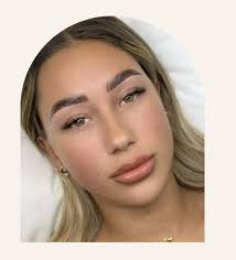 Can anyone recommend an eyebrow tattooist?