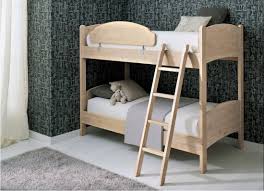 Lungamente è stato conosciuto che i letti a castello per adulti ikea è un ottimo modo per isolamento acustico e la migliore capacità di portare in una sala interna di comfort, stile, armonia e perfezione di tutto larredamento. Letti A Castello Classici In Legno Massello Moon