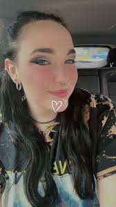 Miss Rocklahoma Contestants Show Support and Encouragement