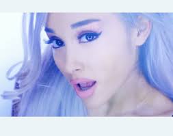 Ellen Clausen (@ellenenss)