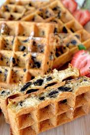 Easy Crispy Oreo Waffles Cookies And Cream Waffles Waffles Waffle Cookies Waffle Recipes