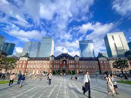 東京駅と夏の空 #東京駅 #東京駅前 #駅 #広場 #東京の風景 #東京の空 #東京観光 #東京旅行 #都会 #都会の風景 #駅舎 #建築 #高層ビル  #高層ビル群 #ビル #ビル群 #千代田区 #丸の内 #オフィスビル #tokyotokyo #exploretokyo #discovertokyo  #mytokyois #station ...