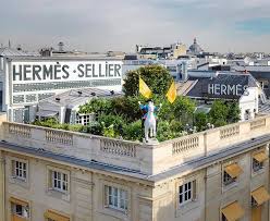 Le Jardin Secret D Hermes Au Cours De La Seconde Guerre Mondiale La Famille Hermes Decida D In Jardin Sur Le Toit Jardins Sur Les Toits Jardins Secrets