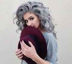 43 looks für lange haare. Haare Grau Farben Tipps Rund Um Den Trend Silber Haare Granny Look