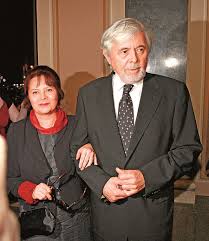 Ze světa zářivých reflektorů odešel už dávno a nyní si zřejmě užívá klidu domova. Libuse Safrankova A Josef Abrham Necekany Recept Na Stastny Vztah Nasehvezdy Cz