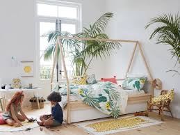 Une Chambre D Enfant Avec Un Lit Cabane 7 Idees Deco Joli Place Chambre Enfant Idee Deco Chambre Garcon Deco Chambre Garcon