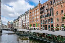 Numai rotterdam, cel mai mare port din europa, era tranzitata peste 9% din cantitatea totala de marfuri. Cel Mai Mare Port Maritim Al Germaniei Hamburg Passports Top