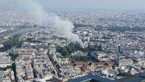 Les pompiers de paris sont en cours d'intervention tout près de matignon, dans le viie arrondissement, à la cité de varenne. Video Paris Un Incendie Juste Derriere L Hotel De Matignon