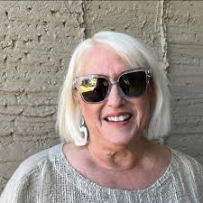 On this #InternationalDogDay, we give many treats to the best Nevada  adventure buddy one could have. Here's to the dogs! 🐶🐾 📸: Pack The Bus