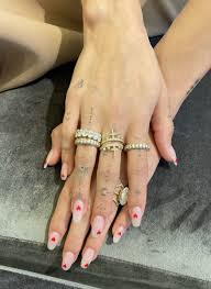 Hailey bieber got a new hand tattoo. Hailey Bieber Outfits On Twitter Check Out Hailey S Hand Tattoos And Valentine S Day Nails