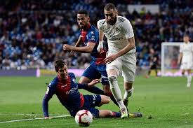 Real madrid return to action in la liga as the reigning champions gear up for a hectic fixtures list, playing three games in the span of nine days. Karim Benzema Saves Real Madrid With Late Goal In 3 2 Win Vs Huesca Bleacher Report Latest News Videos And Highlights