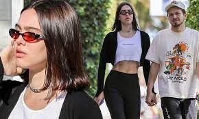 Amelia hamlin has made a bold proclamation about boyfriend scott disick in her latest instagram story. Amelia Hamlin Shows Off Her Toned Figure As She Walks With Mercer Wiederhorn For A Juice Date Daily Mail Online