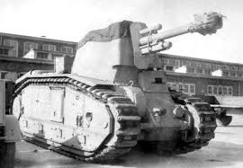 10 5cm Le F H 18 3 Sf Auf G W B2 In The Rheinmetall Borsig Factory With Bad Weather Tarpaulin On The Top Tanks Military French Tanks Tank Warfare